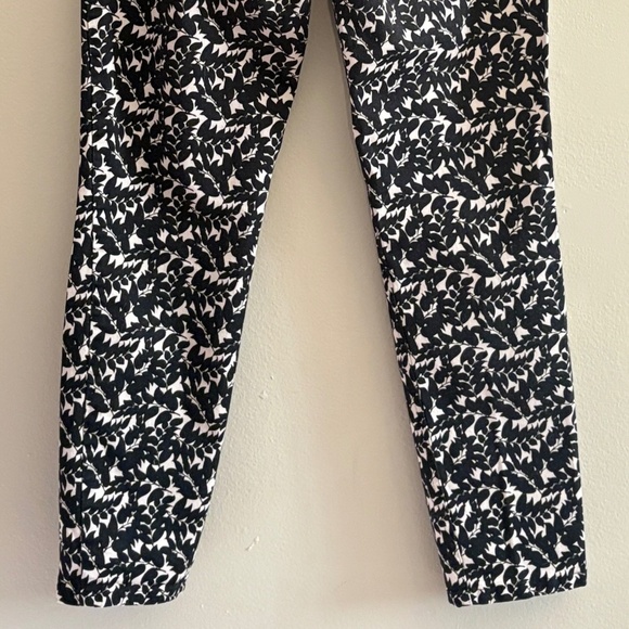 MDKNYC Black & White Print Cotton Slim Cut Ankle Pant - Picture 15 of 15